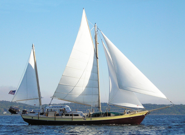 Tien Under Full Sail